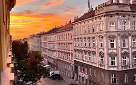 Trendy Apartment Near Schloss Schoenbrunn